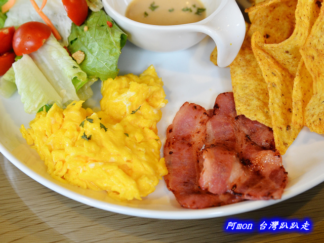 <台中西區>食記:茪點咖啡~讓人讚賞的比利時列日鬆餅和好吃的千層麵
