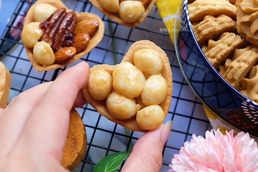 鴻鼎菓子。台中必買伴手禮 2020中秋節禮盒推薦,爆紅堅果塔夯到揚名到海外,網友狂激推:「台全最好吃」! @蹦啾♥謝蘿莉 La vie heureuse