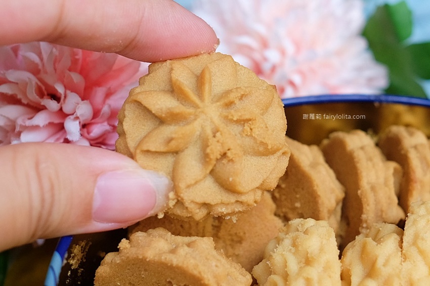 鴻鼎菓子。台中必買伴手禮 2020中秋節禮盒推薦,爆紅堅果塔夯到揚名到海外,網友狂激推:「台全最好吃」! @蹦啾♥謝蘿莉 La vie heureuse