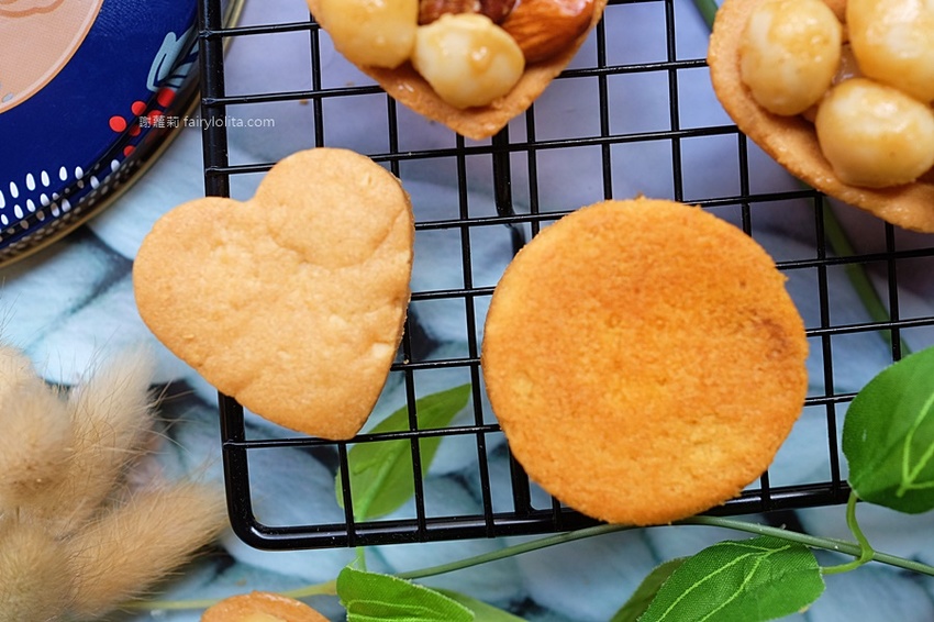 鴻鼎菓子。台中必買伴手禮 2020中秋節禮盒推薦,爆紅堅果塔夯到揚名到海外,網友狂激推:「台全最好吃」! @蹦啾♥謝蘿莉 La vie heureuse