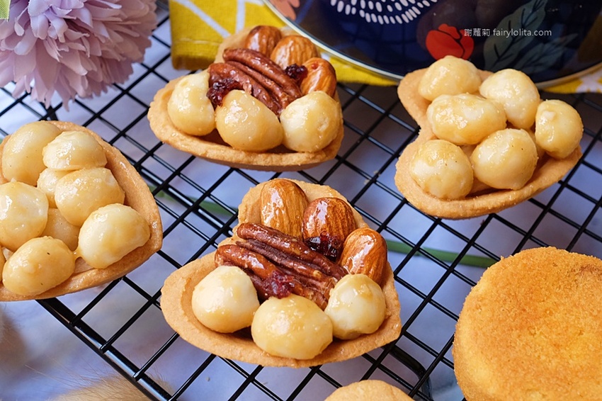 鴻鼎菓子。台中必買伴手禮 2020中秋節禮盒推薦,爆紅堅果塔夯到揚名到海外,網友狂激推:「台全最好吃」! @蹦啾♥謝蘿莉 La vie heureuse