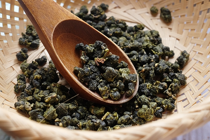 鴻鼎菓子。台中必買伴手禮 2020中秋節禮盒推薦,爆紅堅果塔夯到揚名到海外,網友狂激推:「台全最好吃」! @蹦啾♥謝蘿莉 La vie heureuse