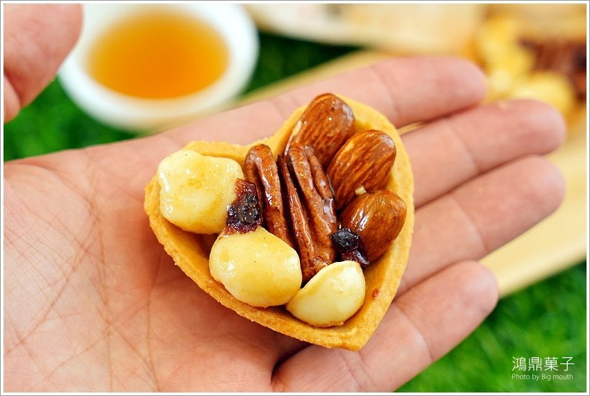 【台中伴手禮】鴻鼎菓子．鳳凰酥、曲奇餅、堅果塔!中秋禮盒、逢年過節送禮首選!