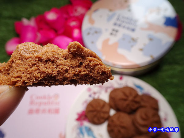 曲奇共和國.椰香黑巧-鴻鼎菓子 (1).jpg