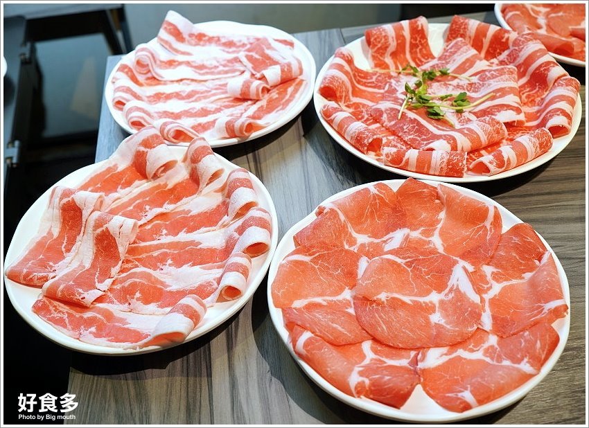 【台北美食】好食多涮涮鍋(雙城店)．超萌粉紅熊泡湯!四人份豪華海陸饗宴、超大肉盤、黃金海鮮船，飽到天靈蓋不誇張!