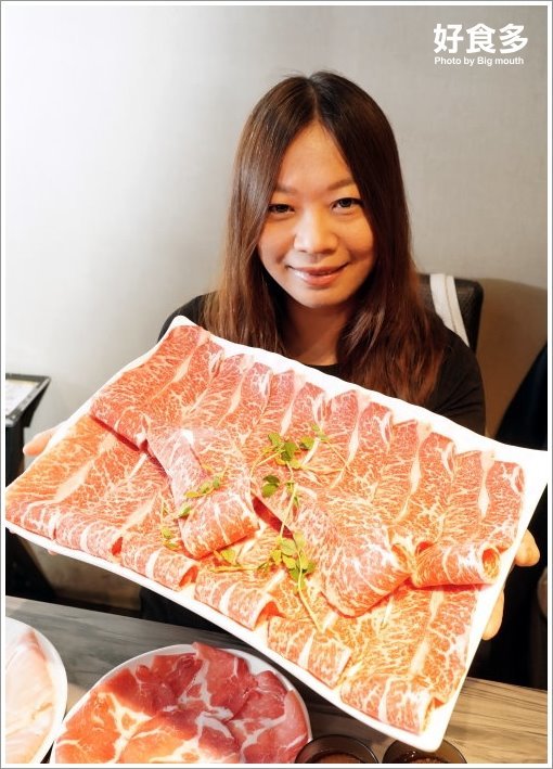 【台北美食】好食多涮涮鍋(雙城店)．超萌粉紅熊泡湯!四人份豪華海陸饗宴、超大肉盤、黃金海鮮船，飽到天靈蓋不誇張!