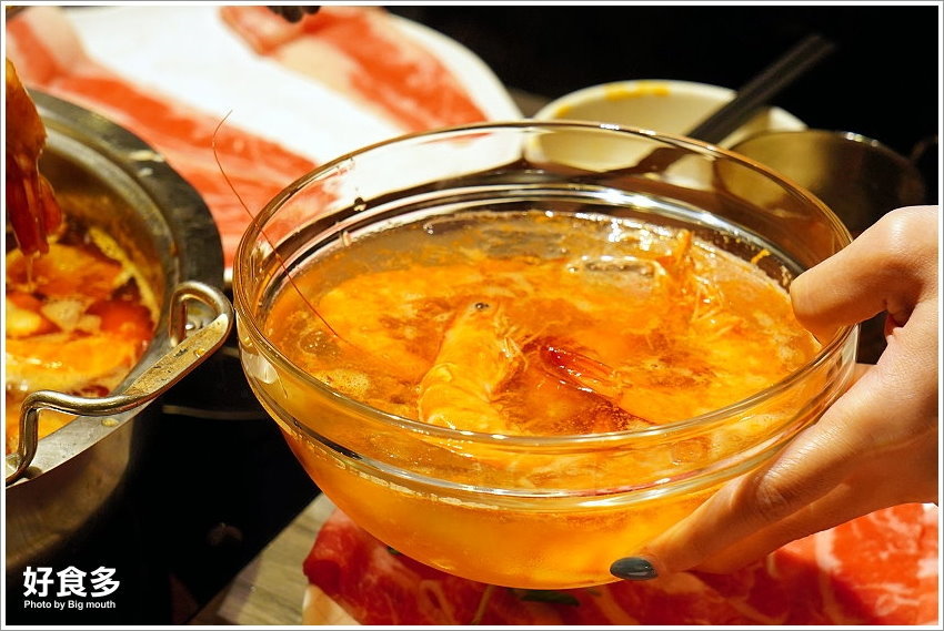 【台北美食】好食多涮涮鍋(雙城店)．超萌粉紅熊泡湯!四人份豪華海陸饗宴、超大肉盤、黃金海鮮船，飽到天靈蓋不誇張!