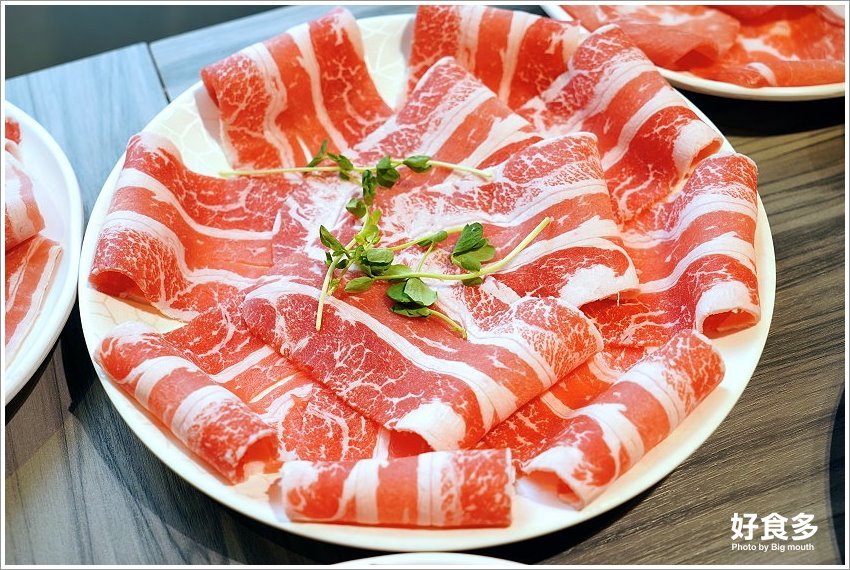 【台北美食】好食多涮涮鍋(雙城店)．超萌粉紅熊泡湯!四人份豪華海陸饗宴、超大肉盤、黃金海鮮船，飽到天靈蓋不誇張!