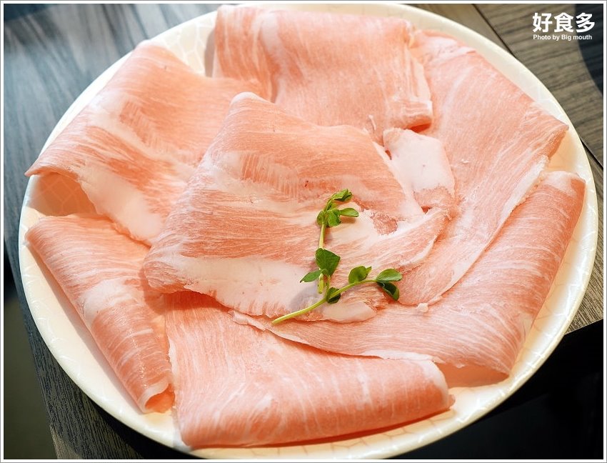 【台北美食】好食多涮涮鍋(雙城店)．超萌粉紅熊泡湯!四人份豪華海陸饗宴、超大肉盤、黃金海鮮船，飽到天靈蓋不誇張!