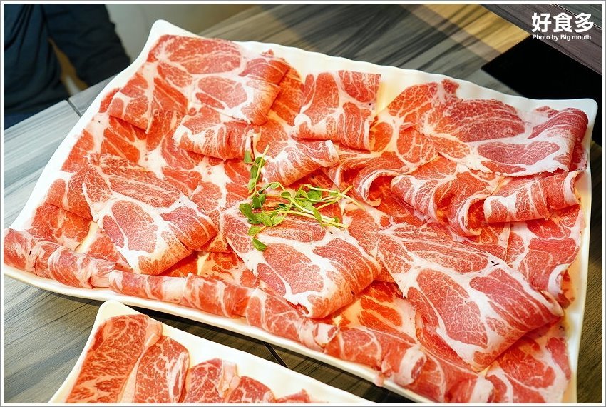 【台北美食】好食多涮涮鍋(雙城店)．超萌粉紅熊泡湯!四人份豪華海陸饗宴、超大肉盤、黃金海鮮船，飽到天靈蓋不誇張!