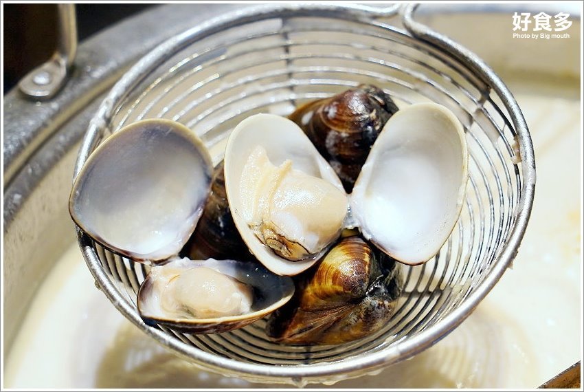 【台北美食】好食多涮涮鍋(雙城店)．超萌粉紅熊泡湯!四人份豪華海陸饗宴、超大肉盤、黃金海鮮船，飽到天靈蓋不誇張!