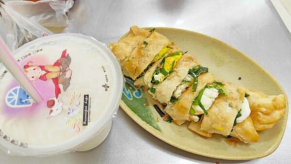 【台北美食】津津豆漿｜現點現做美味無法擋的酥脆韭菜炸蛋餅