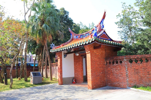 臺北孔廟：【台北景點】台北市孔廟~Q版造型的孔子爺爺公仔好可愛/沒想到孔廟也走這麼古錐的路線