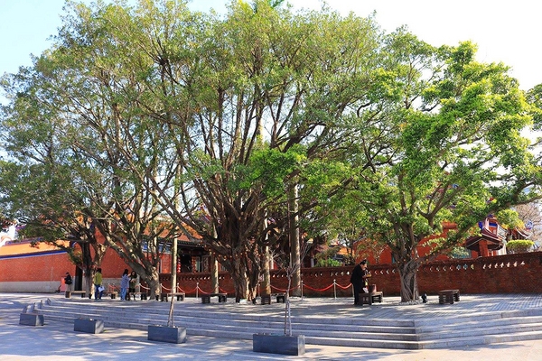 臺北孔廟：【台北景點】台北市孔廟~Q版造型的孔子爺爺公仔好可愛/沒想到孔廟也走這麼古錐的路線