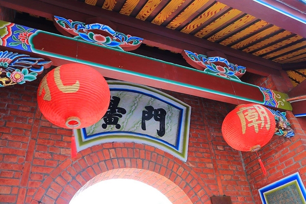 臺北孔廟：【台北景點】台北市孔廟~Q版造型的孔子爺爺公仔好可愛/沒想到孔廟也走這麼古錐的路線