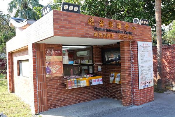 臺北孔廟：【台北景點】台北市孔廟~Q版造型的孔子爺爺公仔好可愛/沒想到孔廟也走這麼古錐的路線