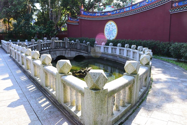 臺北孔廟：【台北景點】台北市孔廟~Q版造型的孔子爺爺公仔好可愛/沒想到孔廟也走這麼古錐的路線