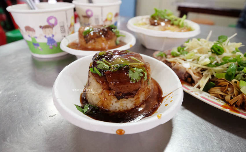 台中清水│清水高家筒仔米糕-清水低調老字號米糕,王塔米糕隔壁 - 藍色起士的美食主義