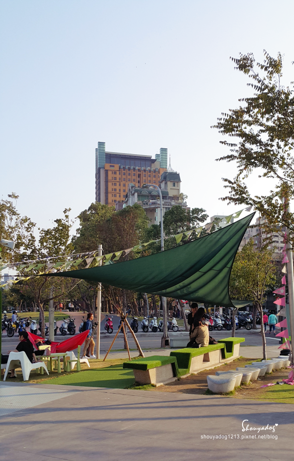 草悟廣場:【觀光景點】好逛好玩又好拍的草悟廣場 in台中