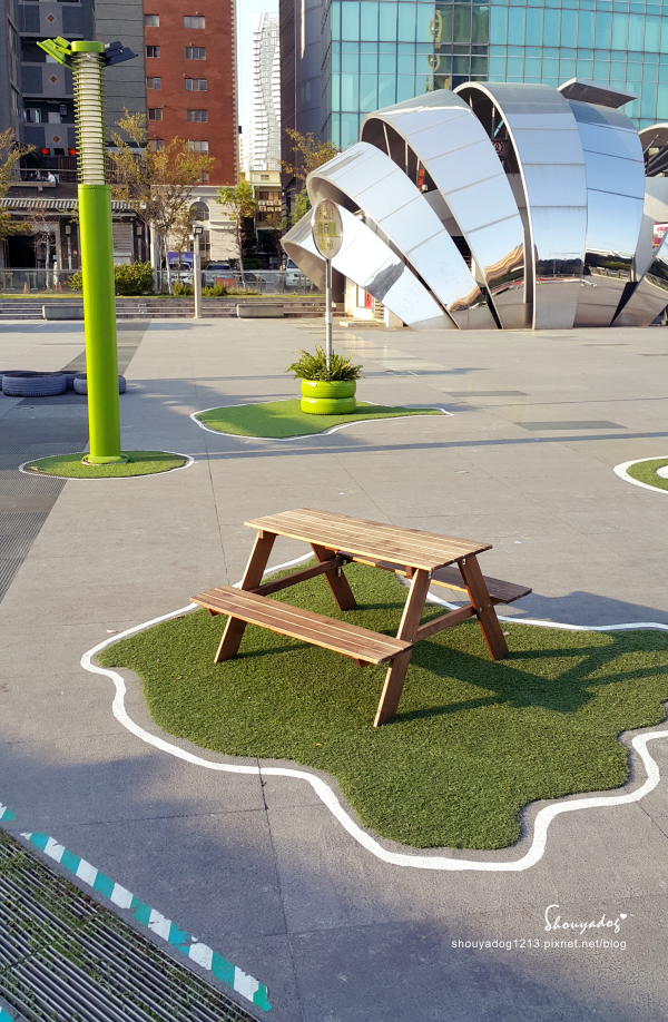 草悟廣場:【觀光景點】好逛好玩又好拍的草悟廣場 in台中