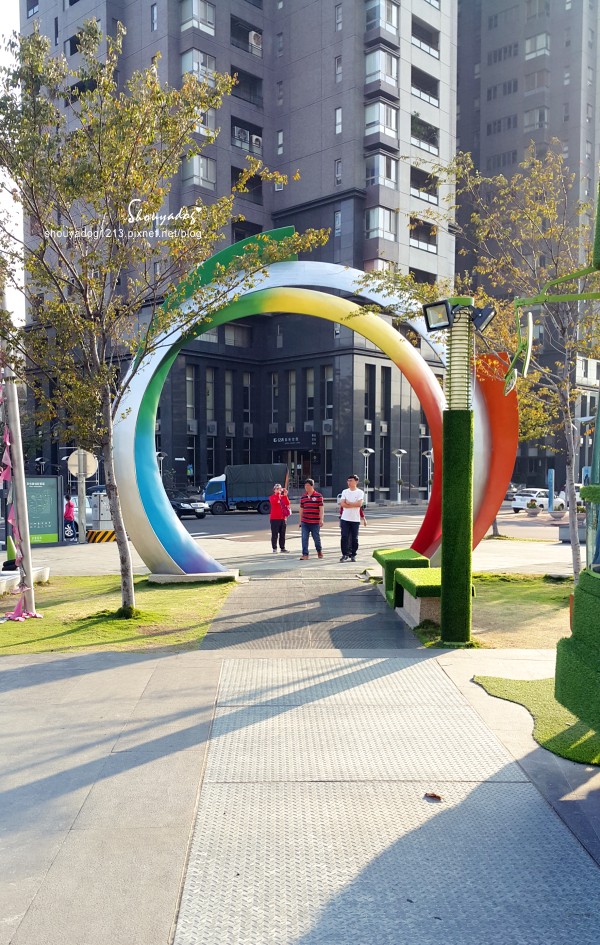 草悟廣場:【觀光景點】好逛好玩又好拍的草悟廣場 in台中