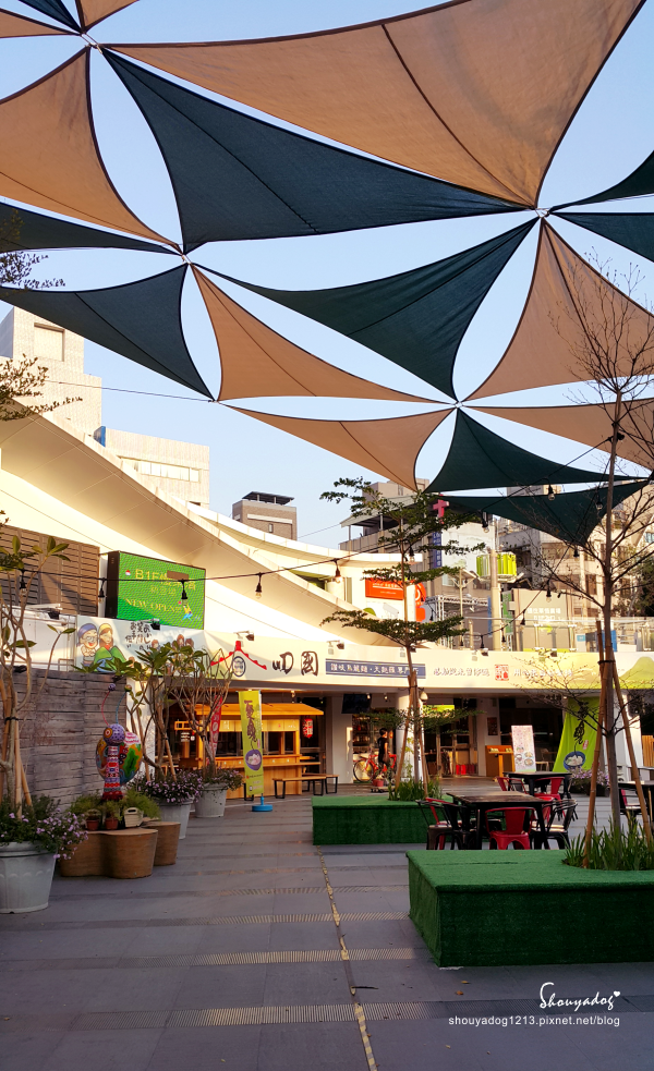 草悟廣場:【觀光景點】好逛好玩又好拍的草悟廣場 in台中