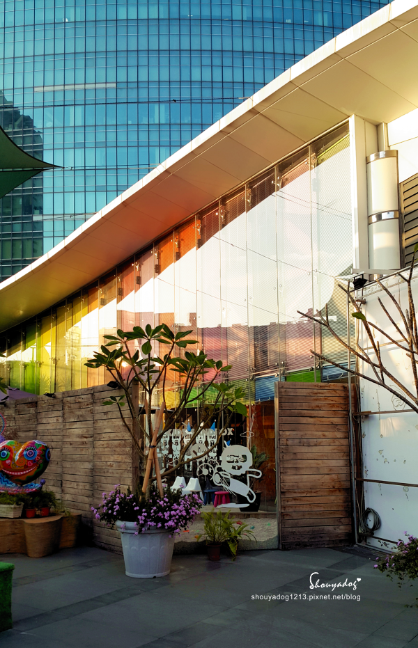 草悟廣場:【觀光景點】好逛好玩又好拍的草悟廣場 in台中