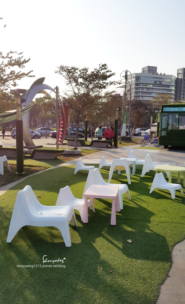 草悟廣場:【觀光景點】好逛好玩又好拍的草悟廣場 in台中