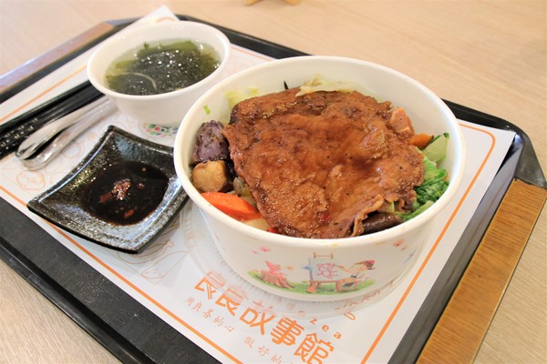 卡多利亞良食故事館:【台南後壁景點】卡多利亞良食故事館~便當工廠飄滿滷肉香,兒童遊樂設施,在地食材的歐式自助餐吃到飽