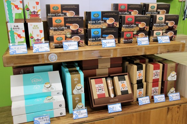 卡多利亞良食故事館:【台南後壁景點】卡多利亞良食故事館~便當工廠飄滿滷肉香,兒童遊樂設施,在地食材的歐式自助餐吃到飽