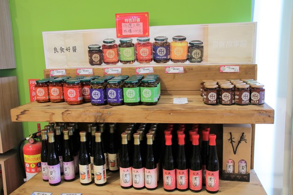 卡多利亞良食故事館:【台南後壁景點】卡多利亞良食故事館~便當工廠飄滿滷肉香,兒童遊樂設施,在地食材的歐式自助餐吃到飽