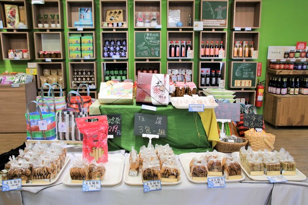 卡多利亞良食故事館:【台南後壁景點】卡多利亞良食故事館~便當工廠飄滿滷肉香,兒童遊樂設施,在地食材的歐式自助餐吃到飽