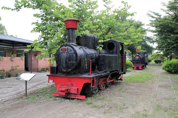 新營鐵道文化園區：【台南景點】新營鐵道文化園區~戀戀五分車的園區懷舊之旅，糖廠古早味冰棒，鐵路迷最愛