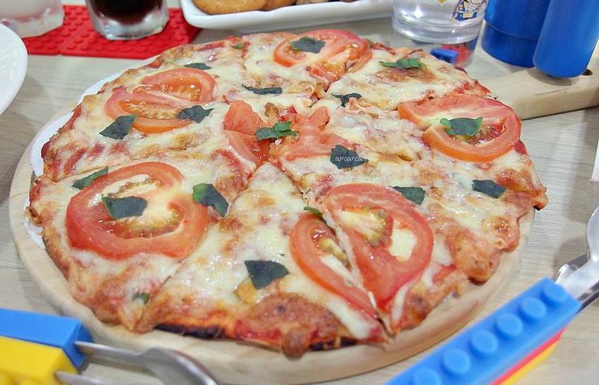 找樂子積木咖啡。隱藏巷弄內的樂高積木主題餐廳，推薦樂高迷必訪，台中友善親子餐廳 - 蘋果話日常