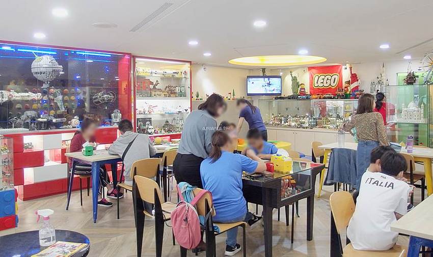 找樂子積木咖啡。隱藏巷弄內的樂高積木主題餐廳，推薦樂高迷必訪，台中友善親子餐廳 - 蘋果話日常