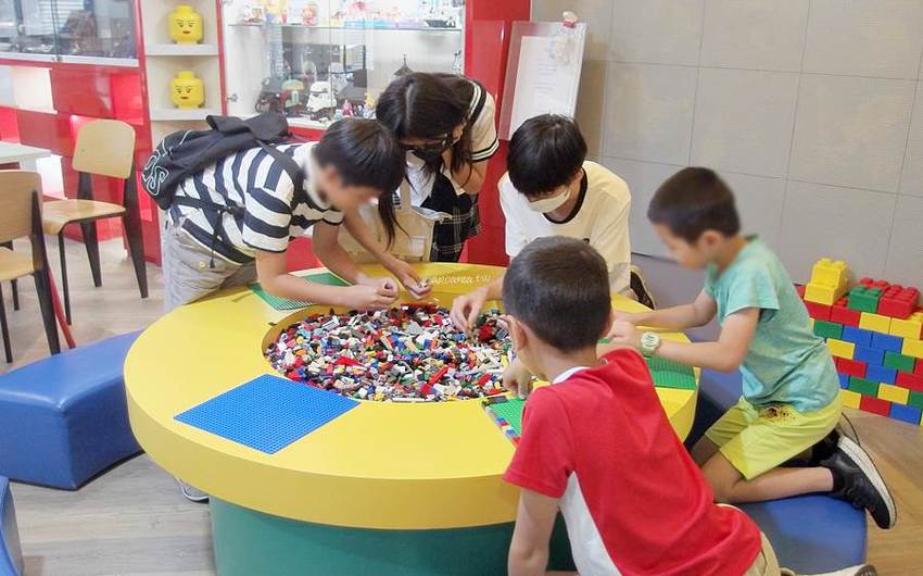 找樂子積木咖啡。隱藏巷弄內的樂高積木主題餐廳，推薦樂高迷必訪，台中友善親子餐廳 - 蘋果話日常