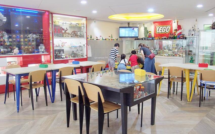 找樂子積木咖啡。隱藏巷弄內的樂高積木主題餐廳，推薦樂高迷必訪，台中友善親子餐廳 - 蘋果話日常