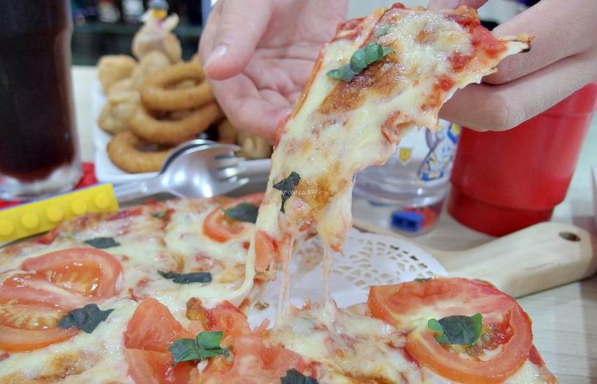 找樂子積木咖啡。隱藏巷弄內的樂高積木主題餐廳，推薦樂高迷必訪，台中友善親子餐廳 - 蘋果話日常