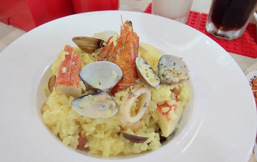 找樂子積木咖啡。隱藏巷弄內的樂高積木主題餐廳，推薦樂高迷必訪，台中友善親子餐廳 - 蘋果話日常