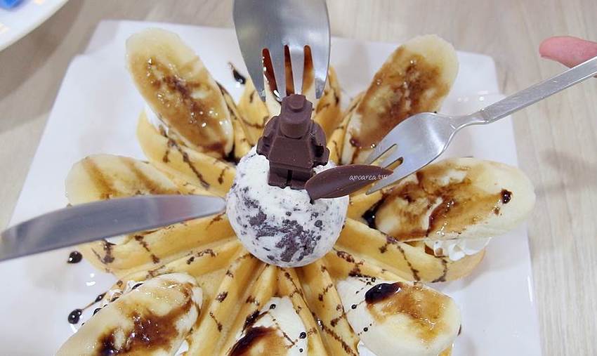 找樂子積木咖啡。隱藏巷弄內的樂高積木主題餐廳，推薦樂高迷必訪，台中友善親子餐廳 - 蘋果話日常