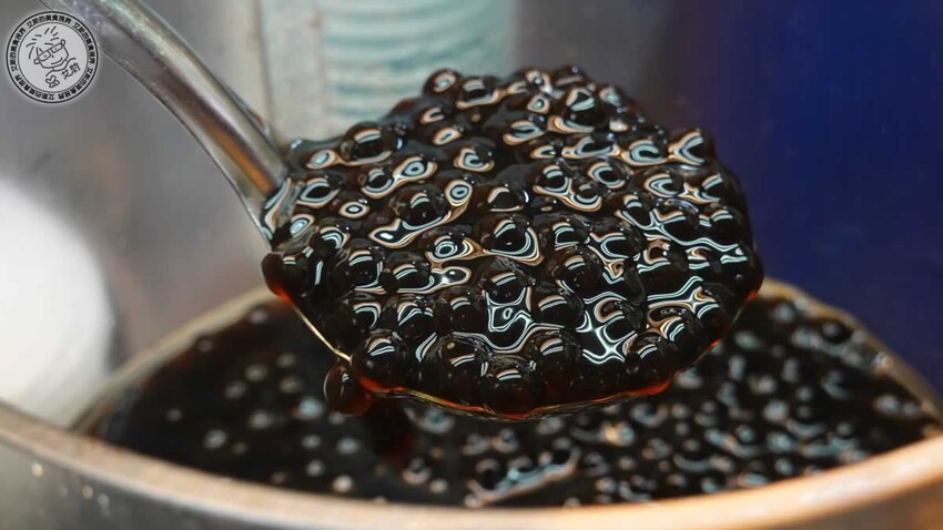 饒河街夜市美食懶人包！台北人必吃心心腸粉、藥燉排骨、烤玉米推薦。