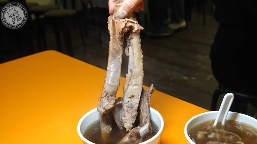 饒河街夜市美食懶人包！台北人必吃心心腸粉、藥燉排骨、烤玉米推薦。