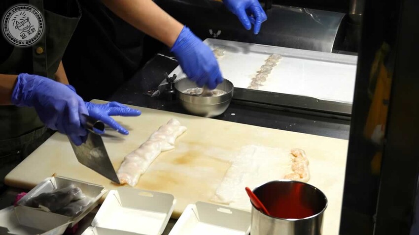 饒河街夜市美食懶人包！台北人必吃心心腸粉、藥燉排骨、烤玉米推薦。