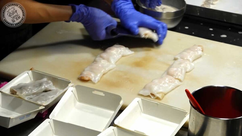 饒河街夜市美食懶人包！台北人必吃心心腸粉、藥燉排骨、烤玉米推薦。