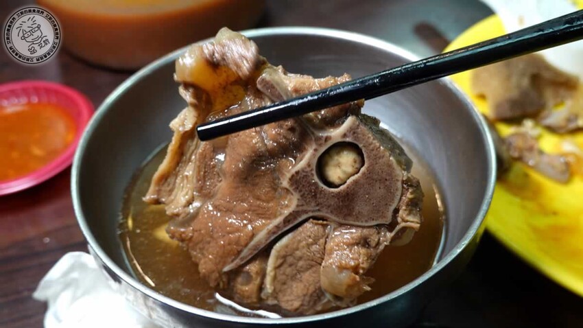 饒河街夜市美食懶人包！台北人必吃心心腸粉、藥燉排骨、烤玉米推薦。