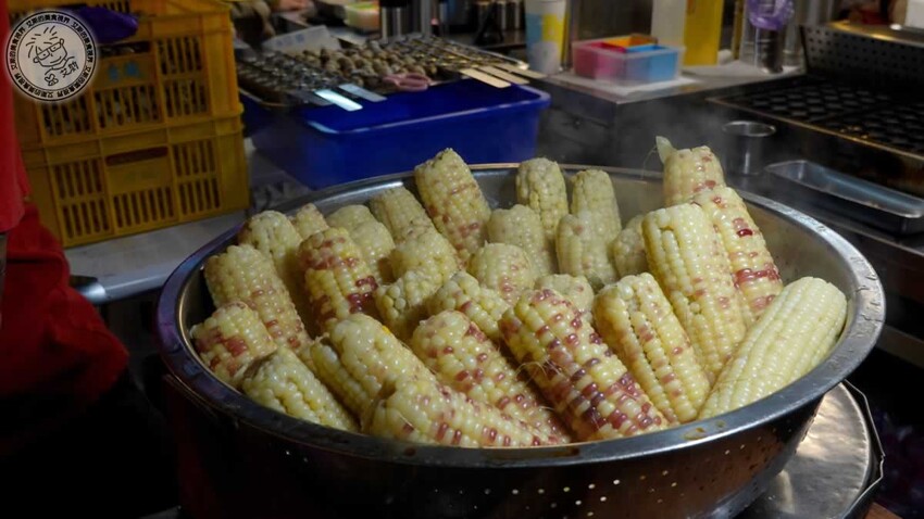 饒河街夜市美食懶人包！台北人必吃心心腸粉、藥燉排骨、烤玉米推薦。