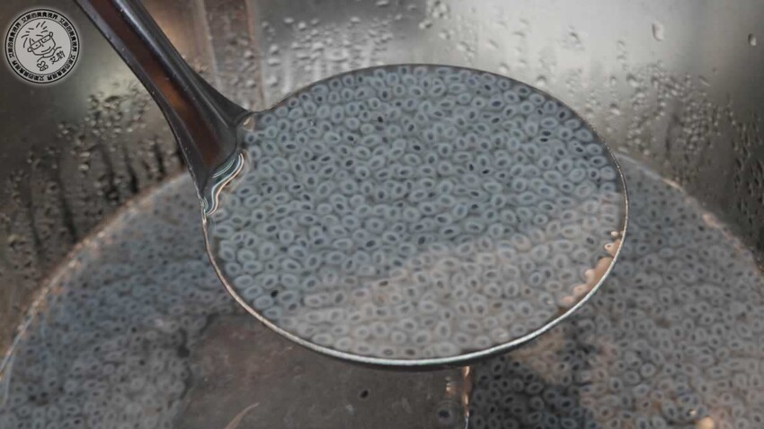 饒河街夜市美食懶人包！台北人必吃心心腸粉、藥燉排骨、烤玉米推薦。