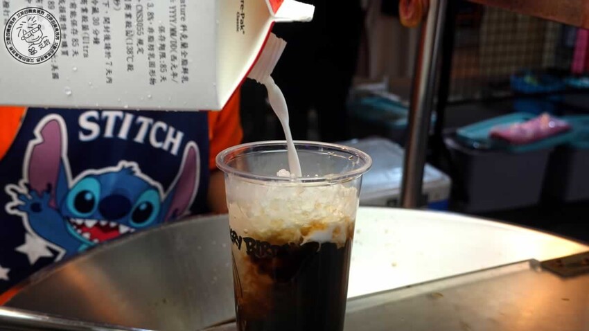 饒河街夜市美食懶人包！台北人必吃心心腸粉、藥燉排骨、烤玉米推薦。