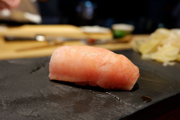 【食記】台北・中山國中｜鮨一Sushi ichi 日式無菜單料理，當天新鮮食材變出一道道驚喜佳餚！高品質握壽司、生魚片讓你呷罷霸！