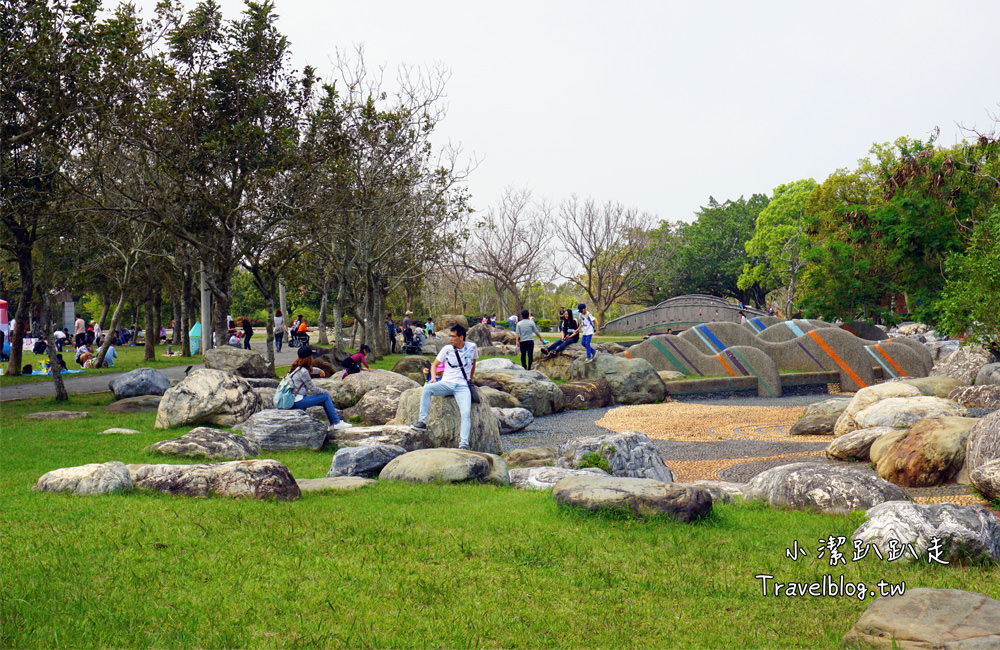 台中一日遊》IG打卡景點.中科美食.踏青.溜小孩.免費景點一次滿足!推薦路線:米蘭街義式小館+中科商圈假日文創市集+台中都會公園+ UNO貨櫃市集 - 小潔趴趴走旅遊札記
